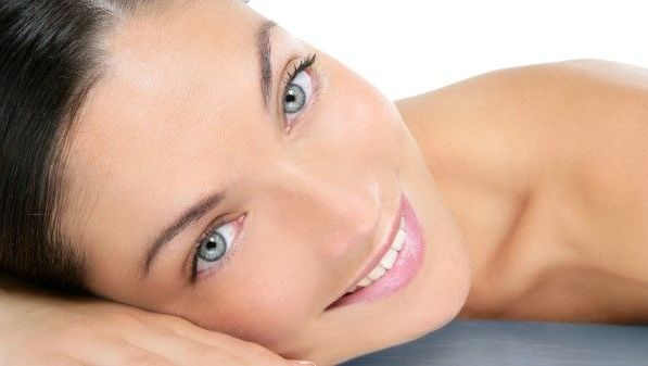 Mezoterapia igłowa nawilżająca pod oczy