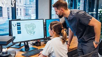 Cosmetic dental package