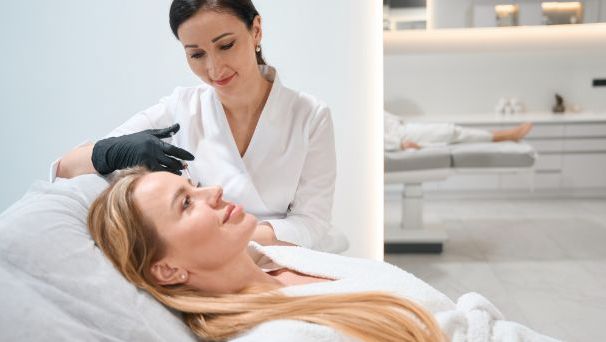 Wygładzanie zmarszczek – modelowanie kwasem polimlekowym Sculptra