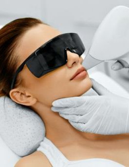 Pakiet 3 zabiegów epilacji laserowej – baków, brwi, górnej wargi i uszu