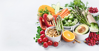 Osoby na diecie wegetariańskiej eliminują z codziennego menu mięso i jego przetwory. Odpowiednio zbilansowana dieta wegetariańska dostarcza organizmowi wszystkich niezbędnych składników odżywczych.