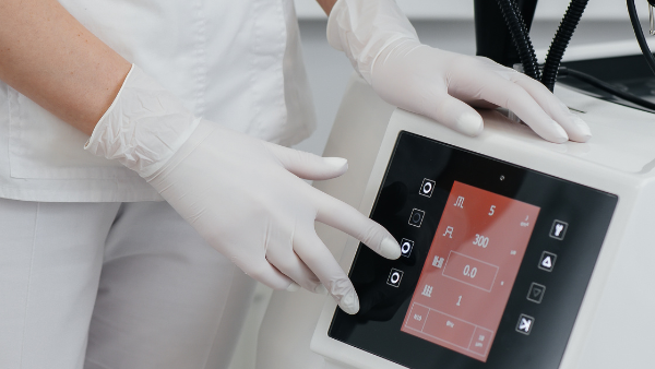 Laserowe odmładzanie twarzy  laserem frakcyjnym CO2