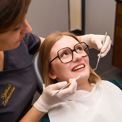 Zadbaj o swój uśmiech z oszczędnością