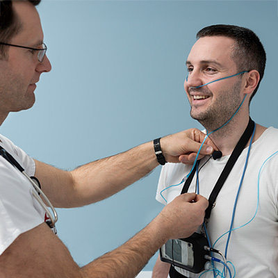 Czym jest poligrafia w warunkach szpitalnych?