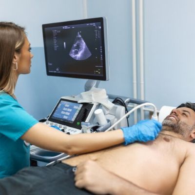 Czym jest Wysokospecjalistyczna konsultacja kardiologa z echo serca?