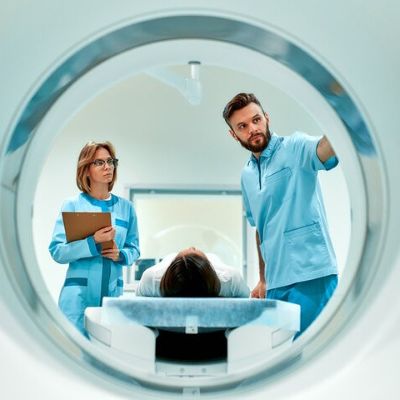 Czym jest Rezonans magnetyczny całego ciała bez kontrastu?